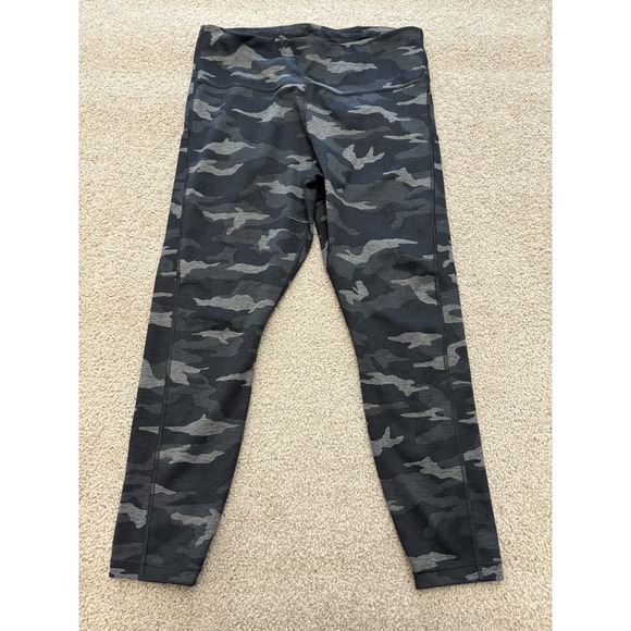 Athleta Pants - Athleta Ultimate Camo 7/8 Tight Leggings Black Size Large